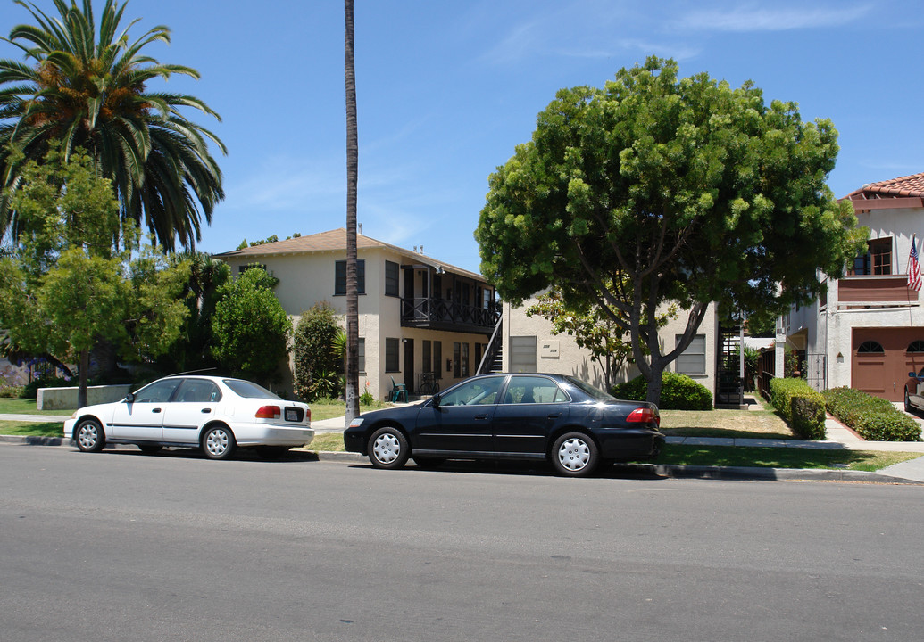 756-774 C Ave in Coronado, CA - Building Photo