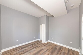 2713 W Gladys Ave in Chicago, IL - Building Photo - Building Photo