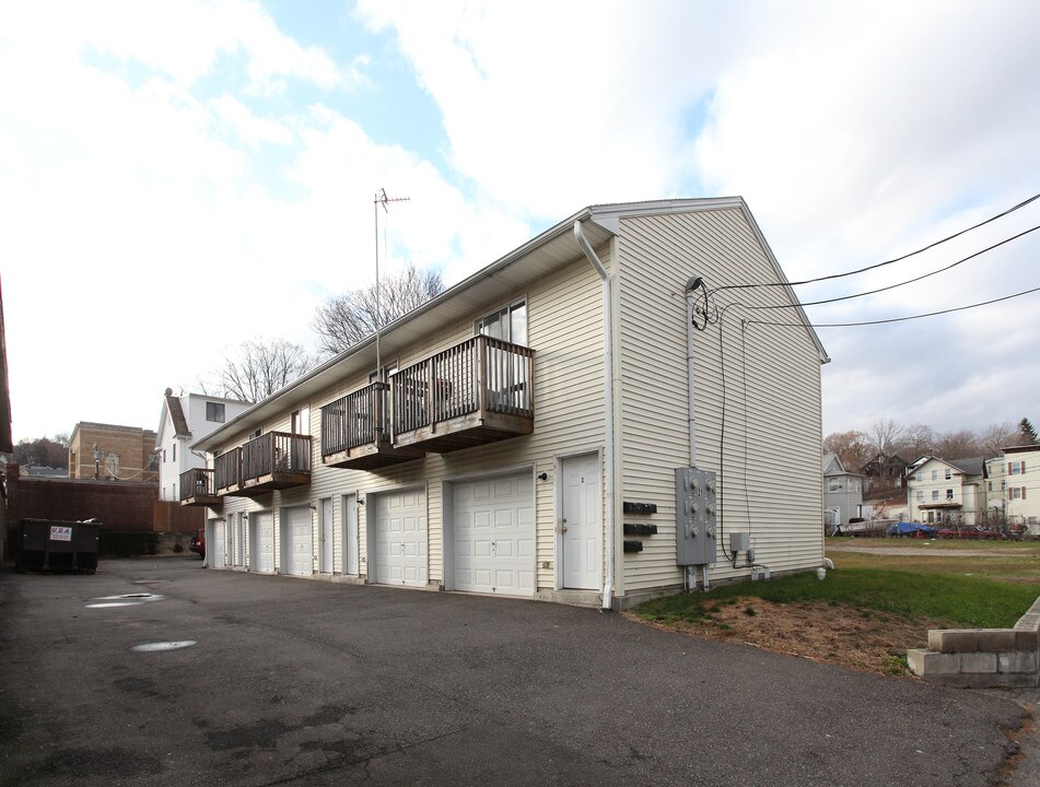 21 N Leonard St in Waterbury, CT - Building Photo