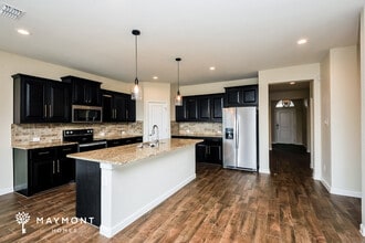 1012 Nicole Way in Burleson, TX - Foto de edificio - Building Photo