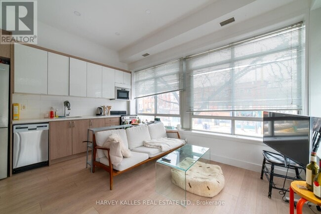 409 College St in Toronto, ON - Building Photo - Building Photo