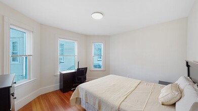 5 Chester Ave in Waltham, MA - Building Photo - Building Photo