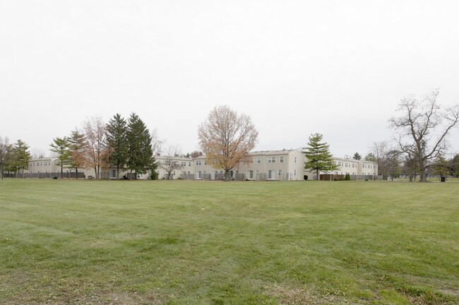 Berwick Grove in Columbus, OH - Building Photo - Building Photo