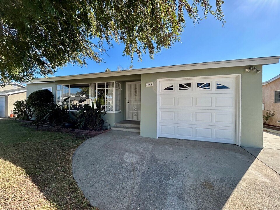 3965 Vista Grande Dr in San Diego, CA - Building Photo