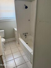 3518 Southward Dr, Unit 3 in Gulfport, MS - Foto de edificio - Building Photo