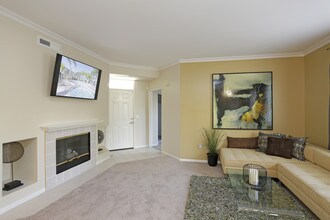 Creek View Condominium Rentals in San Diego, CA - Building Photo - Interior Photo
