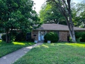 5015 Ashbrook Rd in Dallas, TX - Building Photo