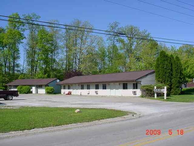 1106 W Mill St in Angola, IN - Foto de edificio