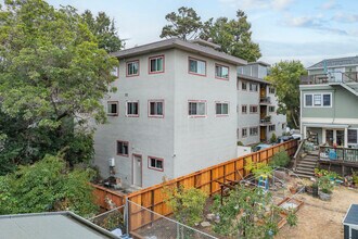 2732 Benvenue Ave in Berkeley, CA - Foto de edificio - Building Photo