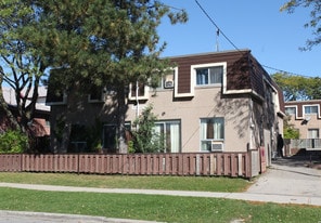 11 Yatescastle Dr in Toronto, ON - Building Photo