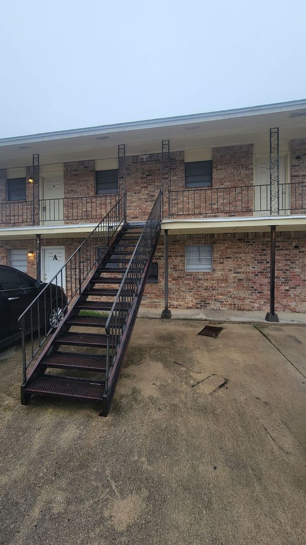 property at 612 Sunset Ln