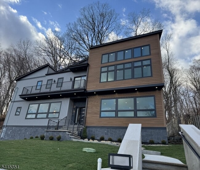 property at 301 Kingsland Rd