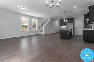 2010 Chipley Dr in Cary, NC - Foto de edificio - Building Photo
