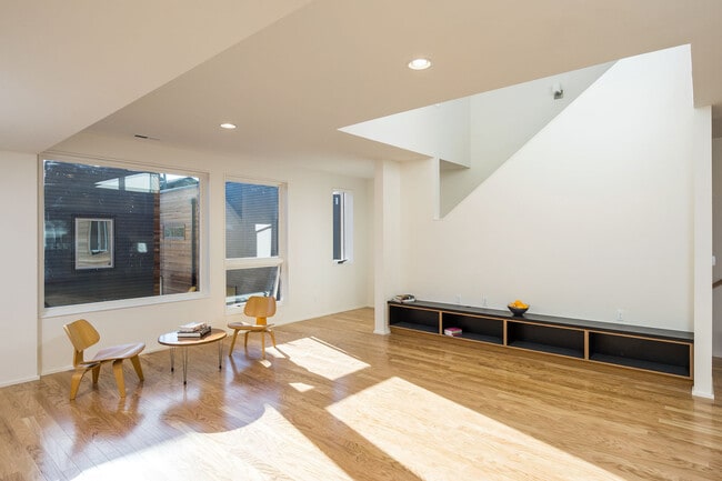 2457 SE Ankeny St in Portland, OR - Building Photo - Building Photo