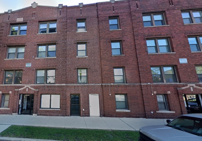 property at 3249 N Damen Ave