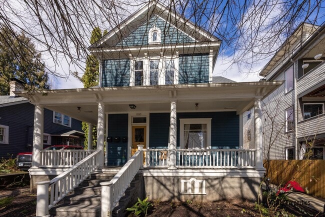 51M - NE Davis St in Portland, OR - Foto de edificio - Building Photo