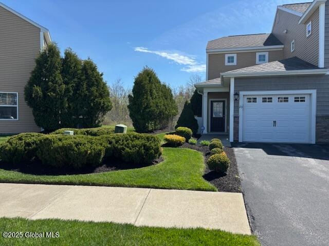 23 Stacey Ct in Cohoes, NY - Building Photo