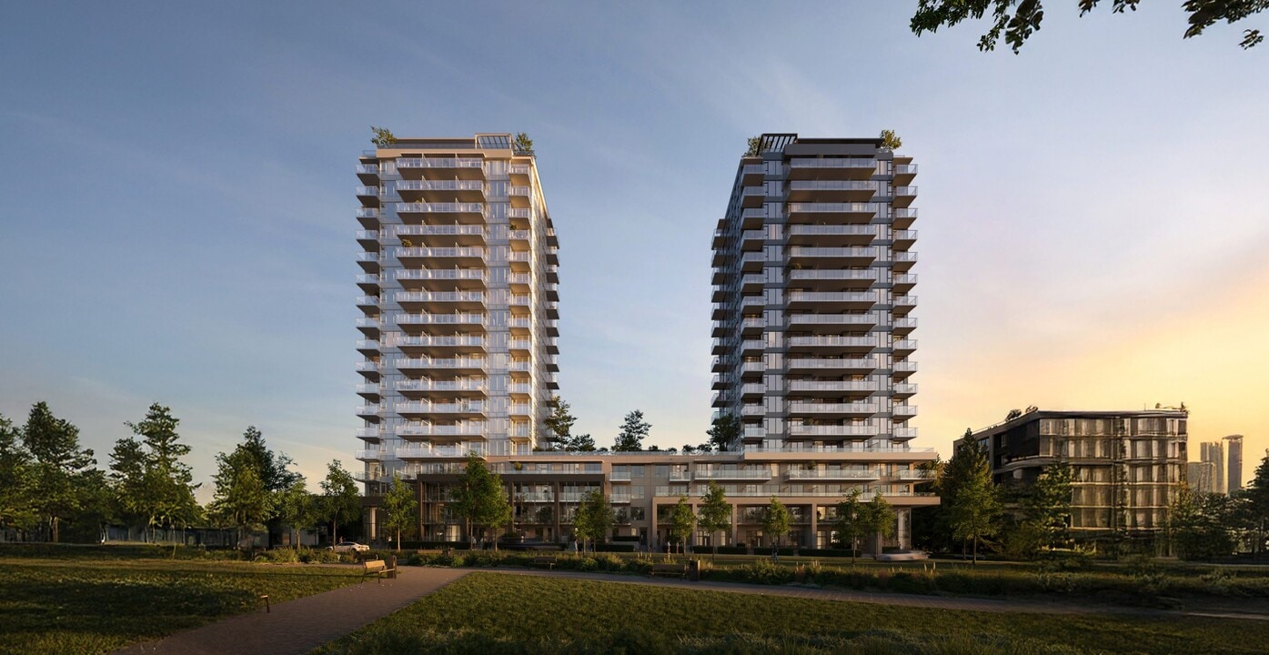 West 42 in Vancouver, BC - Building Photo