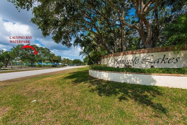 287 River Bluff Ln in Royal Palm Beach, FL - Building Photo - Building Photo