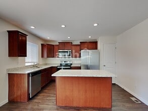 2496 Sierra Springs Dr in Colorado Springs, CO - Foto de edificio - Building Photo