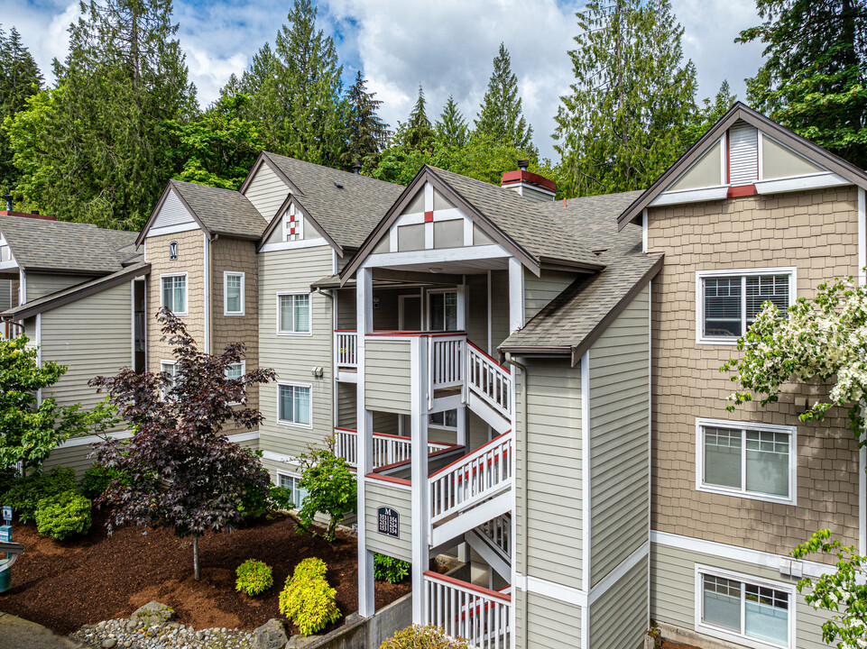 18505 SE Newport Way in Issaquah, WA - Building Photo