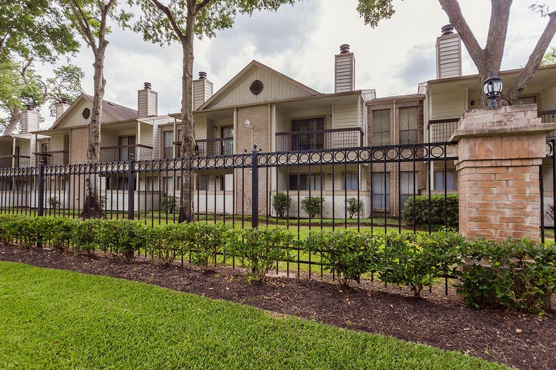 Pecan Square Village in Houston, TX - Foto de edificio