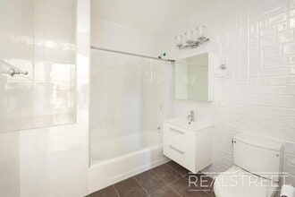 LUXURY LOFT in Queens! in Queens, NY - Building Photo - Building Photo