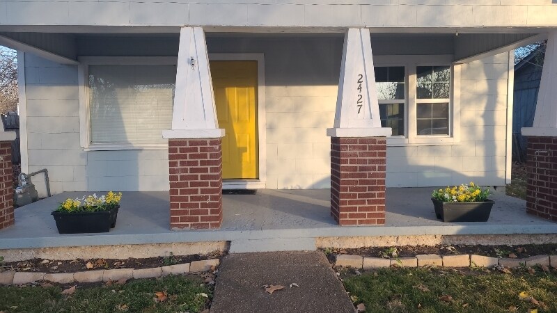 2427 S Olympia Ave in Tulsa, OK - Building Photo