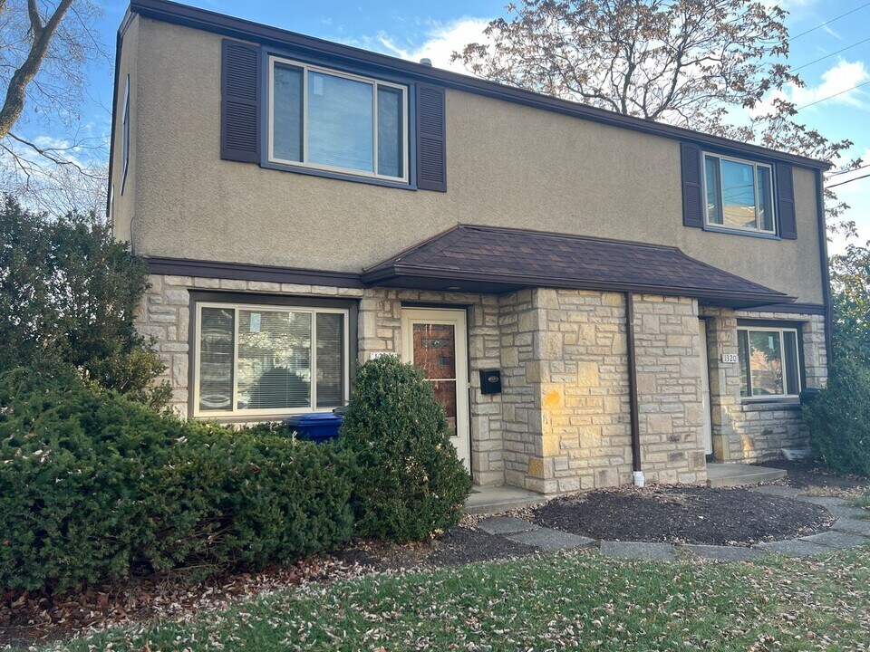 1324 Meadow Rd in Columbus, OH - Foto de edificio