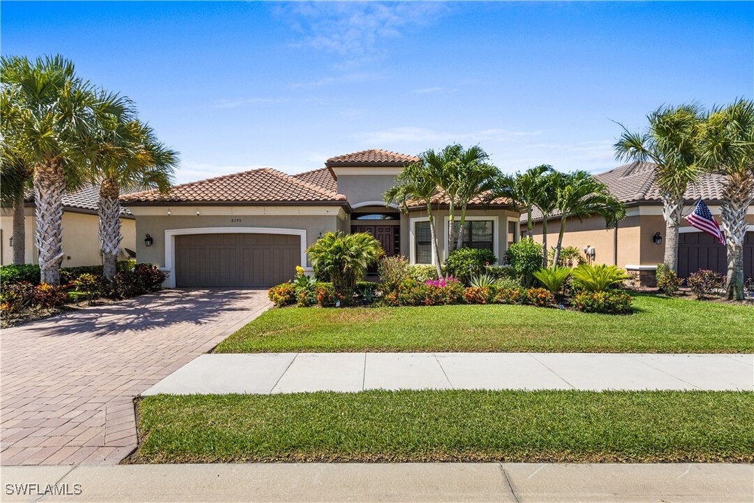 8395 Palacio Terrace S in Naples, FL - Foto de edificio