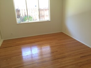 1057 E Appleton St in Long Beach, CA - Building Photo - Building Photo
