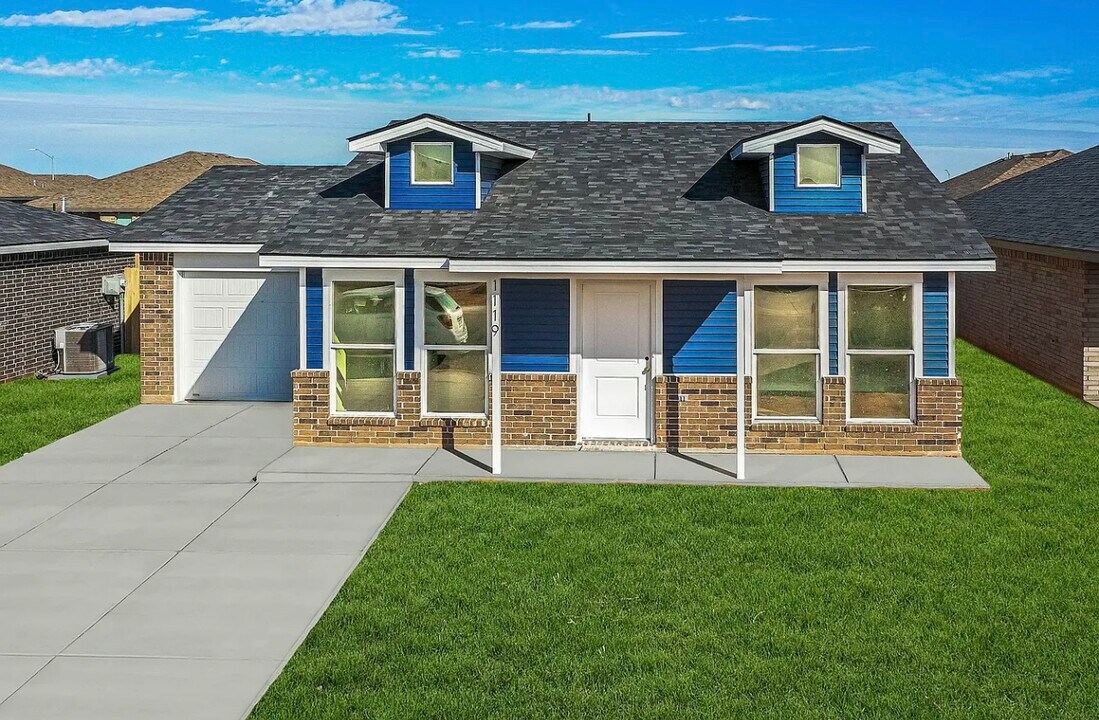 7427 35th St in Lubbock, TX - Building Photo