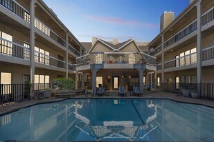 4800 W Lovers Ln in Dallas, TX - Building Photo