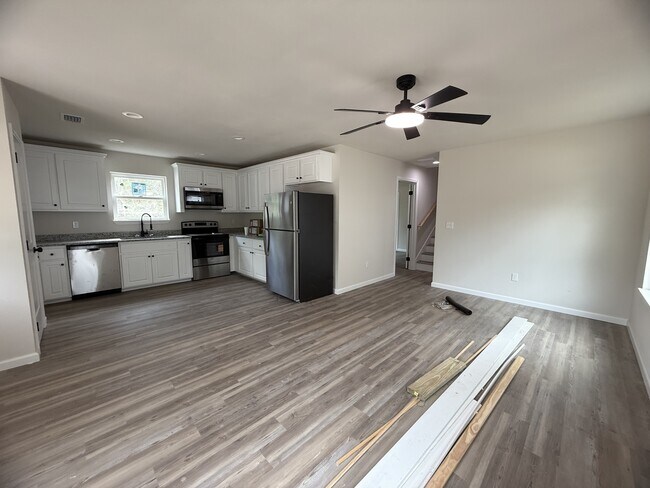 2 Lake Ellen Dr in Crawfordville, FL - Building Photo - Building Photo
