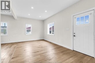 1737 Drouillard Rd in Windsor, ON - Building Photo - Building Photo
