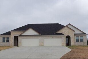 1702 Seth Way in Princeton, TX - Building Photo