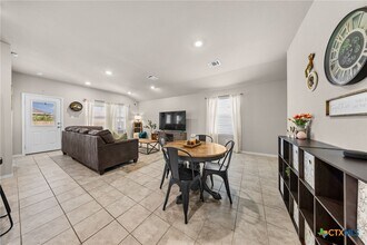 5102 Karen Grn Dr in Killeen, TX - Foto de edificio - Building Photo