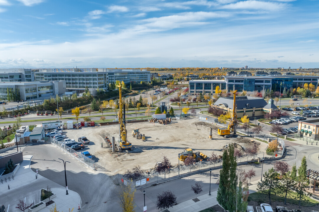 10300 18th St in Calgary, AB - Building Photo