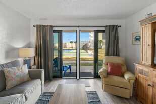 8727 Thomas Dr in Panama City, FL - Building Photo