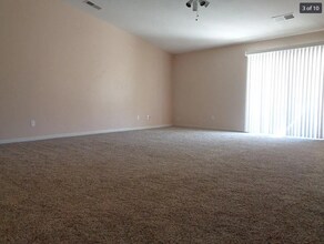 1223 W Canyon Way in Hanford, CA - Building Photo - Building Photo