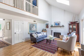 6 Briarsweet Ln in East Hampton, NY - Building Photo - Building Photo
