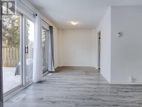 17 Old Pine Trail in St Catharines, ON - Building Photo - Building Photo