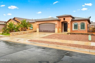 2093 Charles Horak in El Paso, TX - Building Photo - Building Photo