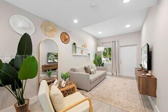 5127 NW 5th Ave-Unit -0 in Miami, FL - Building Photo - Building Photo
