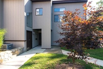 327 N Greeley Ave in Chappaqua, NY - Building Photo - Building Photo