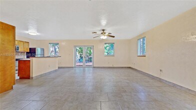 15735 SW 92nd Ave in Palmetto Bay, FL - Building Photo - Building Photo