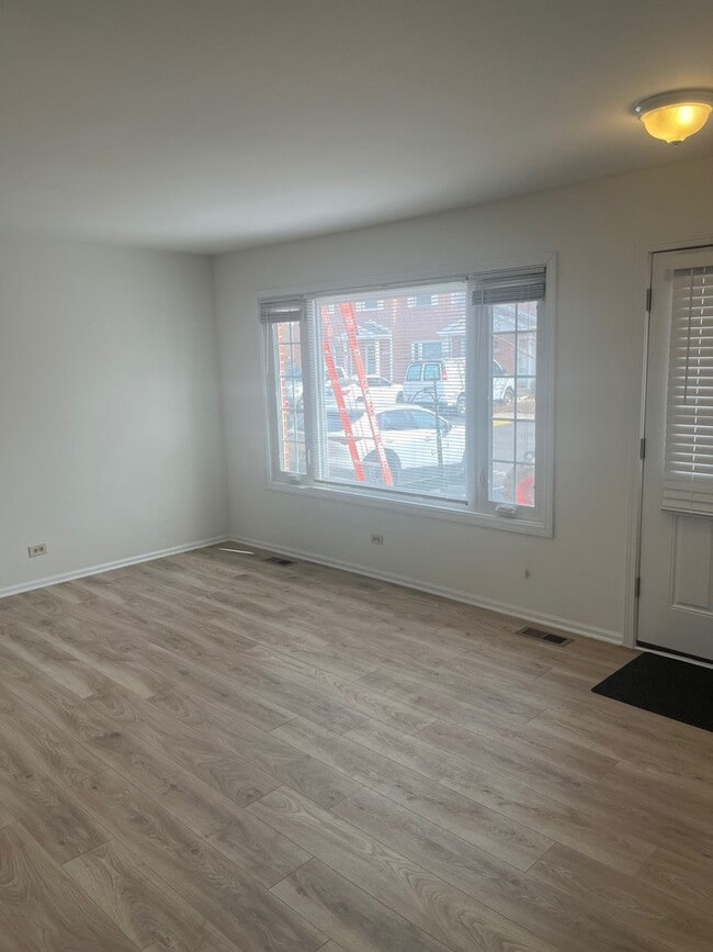 2122 Rugen Rd in Glenview, IL - Building Photo - Building Photo