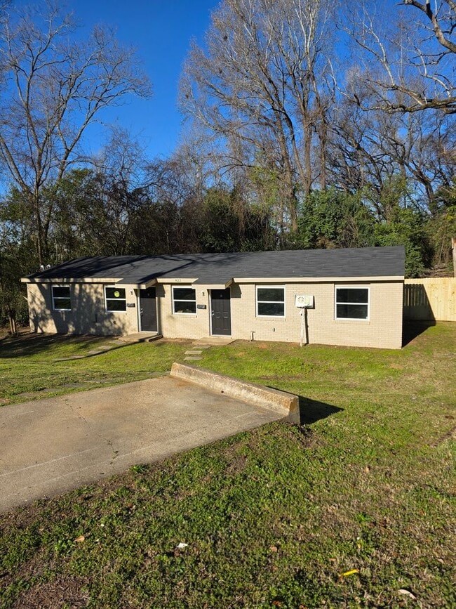 property at 822 Ragland Ct