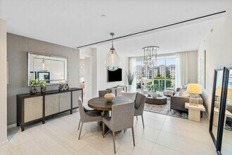 200 SE Mizner Blvd in Boca Raton, FL - Foto de edificio - Building Photo