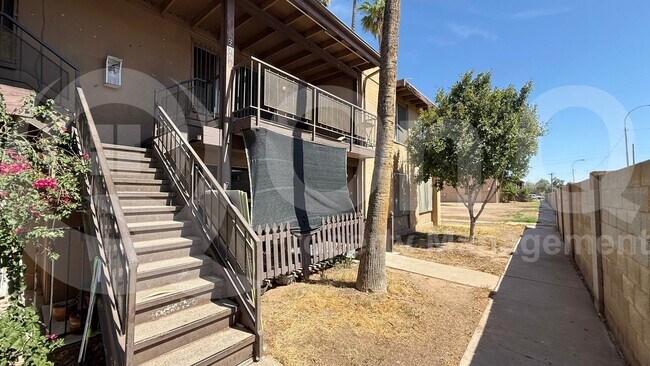 property at 2415 W Hazelwood St